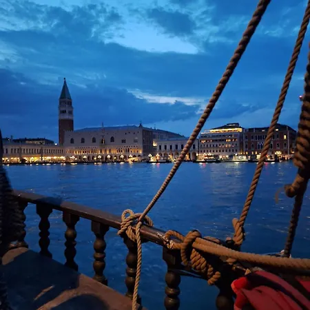 Tre Sestieri Terrace - Canal View 2024 Guest house Venice